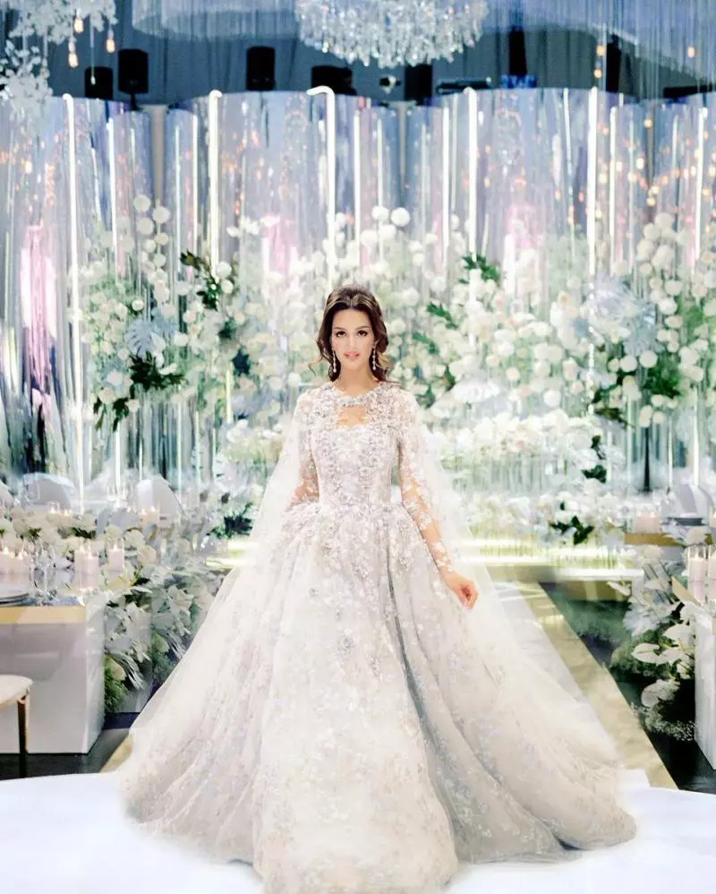 【大馬王室婚禮超誇張!】前Agong婚禮現場有馬戲團表演?!新娘子還大秀事業線❤網友:果然有錢~(內有影片)