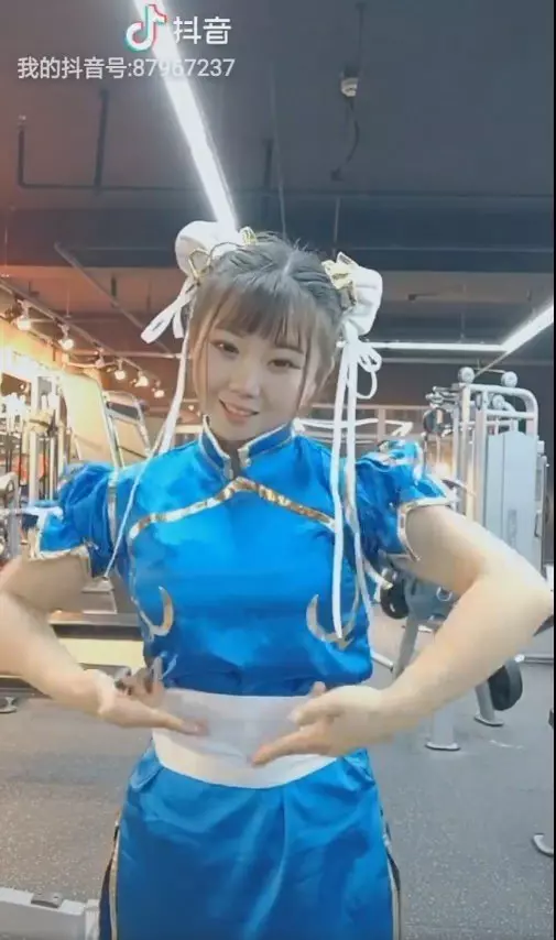 二頭肌壯到能輕鬆舉起男友 「真人春麗」嘆找嘸郎:脫單好難