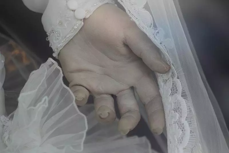 居然有真人製… 17個「會莫名吸引大家去看」的驚悚雕像