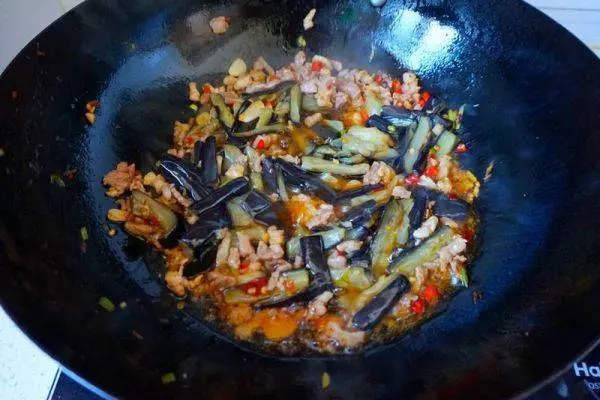 教你在家做美味的燒茄子,比紅燒肉還下飯,做法簡單,吃著特別爽