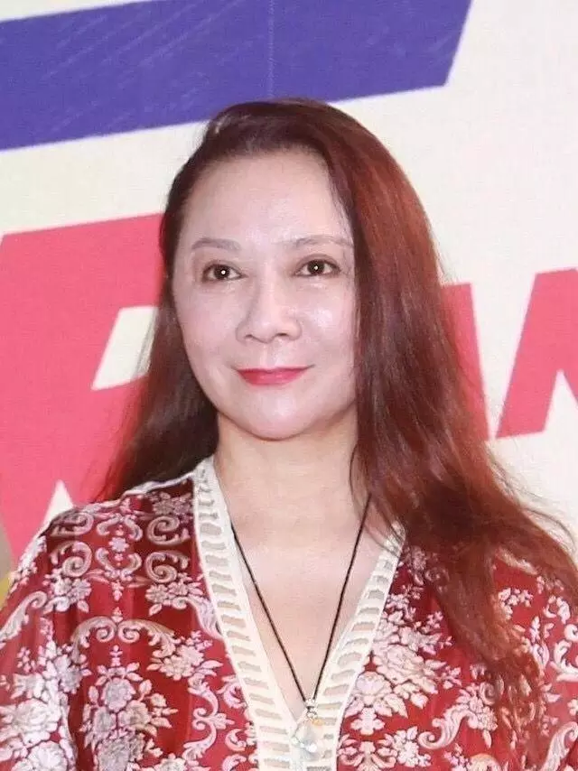 44歲李玟落淚承認科技整容,卻終究逃不過「蔡明臉」!