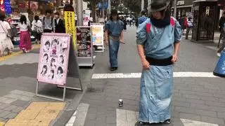 日本武士居然「淪落街頭撿垃圾」?引發全球百萬網友圍觀,得知背後原因被暖哭
