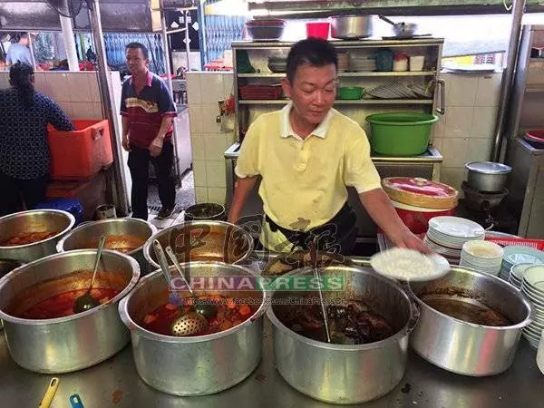 吉隆坡:著名餐廳4碗咖喱魚頭,要價600令吉!店員解釋讓人無奈....