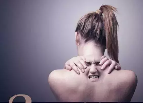 女人的衰老從肩頸開始 , 肩頸是垃圾最容易堆積的地方,11個瑜伽體式,助大家改善肩部問題