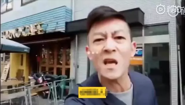 繼打手機後,陳冠希大街上猛踢跟拍主播,情緒失控原因讓人感動!