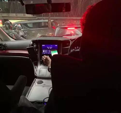網曝張柏芝媽媽開網約車賺錢 一年半完成超兩千單|張柏芝|網約車|媽媽_