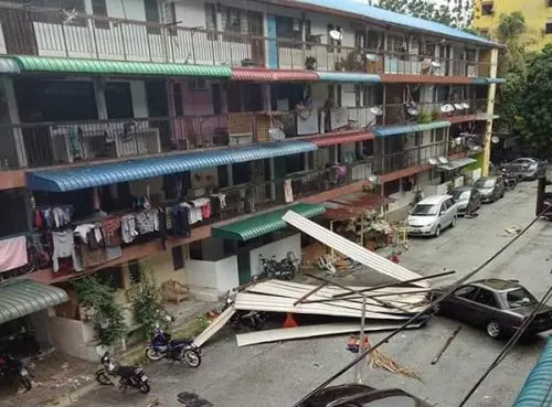 【馬來西亞不再太平!?】龍捲風襲擊Penang! 屋頂被吹翻, 玻璃全毀! 家被吹沒了! (內有影片)