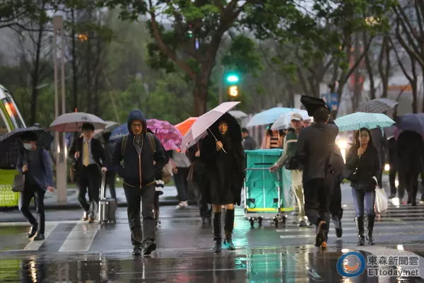 低溫14度全台濕冷!氣象局呼籲「一路下雨到清明」天氣又再變 4天連假「天氣1好3壞」