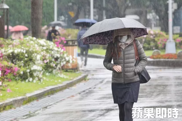 低溫14度全台濕冷!氣象局呼籲「一路下雨到清明」天氣又再變 4天連假「天氣1好3壞」