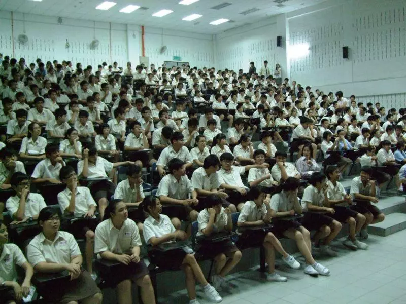 【早前拋出多源學校沒必要存在】如今又呼籲「政府不應承認統考」!遭網民罵翻天!