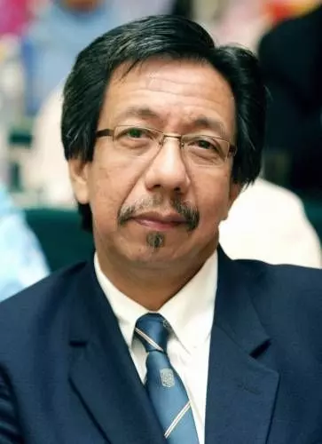 【早前拋出多源學校沒必要存在】如今又呼籲「政府不應承認統考」!遭網民罵翻天!