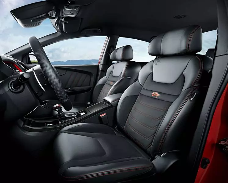 搶四門轎跑車市場 LUXGEN推S5 GT與GT225迎戰