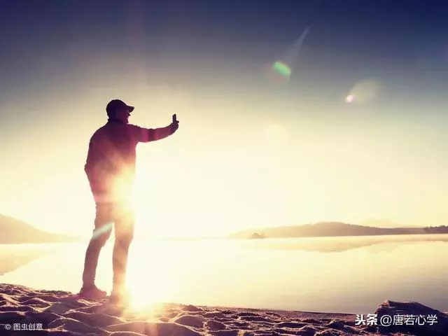 心理學:一個人越來越厲害的三個跡象,你有嗎?