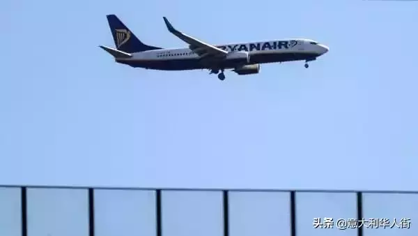 義大利一飛機發動機冒煙,波音737的又一場空中驚魂