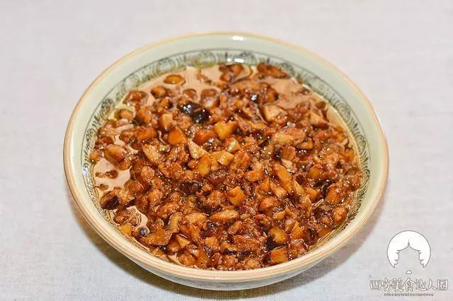 香菇這樣做成醬,用來拌面、拌米飯、夾饃吃,簡直太香了!!
