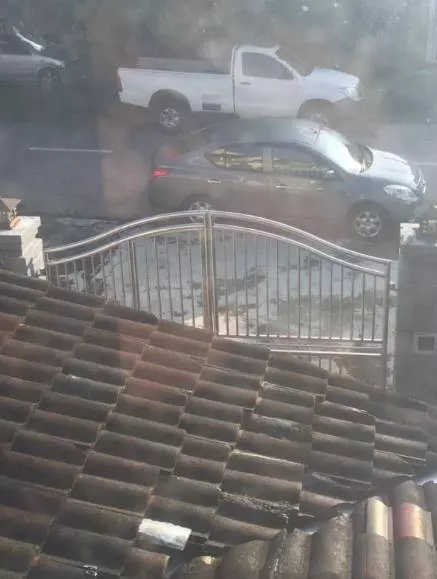 這樣「對付」堵住家門的路霸....他的做法讓大家拍手稱讚!如果都有他這種素質,大馬一定很美好!