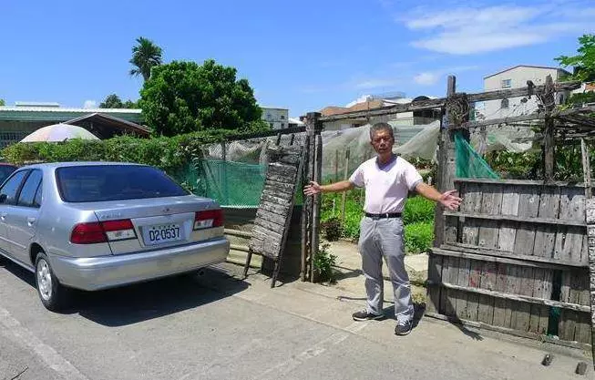 這樣「對付」堵住家門的路霸....他的做法讓大家拍手稱讚!如果都有他這種素質,大馬一定很美好!