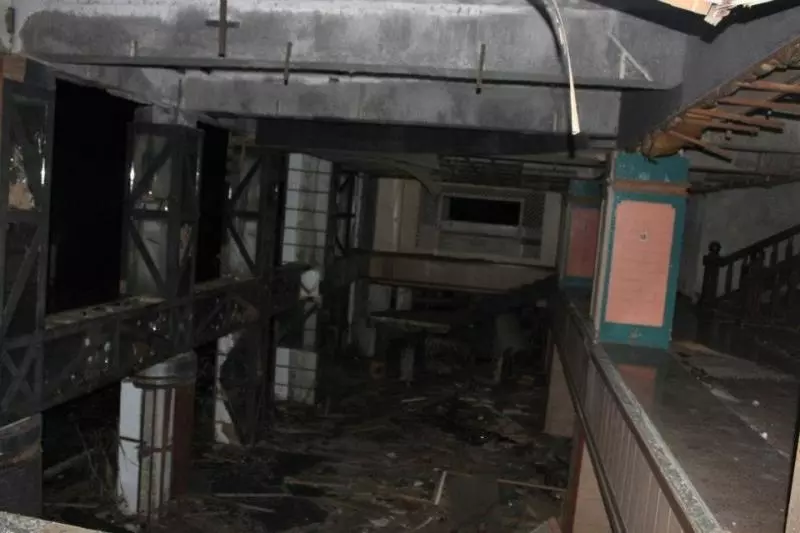 學生全煞到!夜遊竹北廢棄戲院「紅厲鬼慘哭現身」 地下室聚一堆「連濟公都幫不了」:廁所更陰