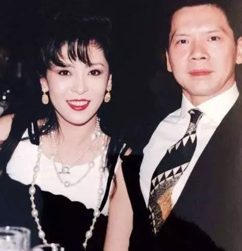 李小龍死在她床上,向華強心甘情願養她40年,如今和向太情如姐妹 !