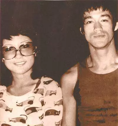 李小龍死在她床上,向華強心甘情願養她40年,如今和向太情如姐妹 !