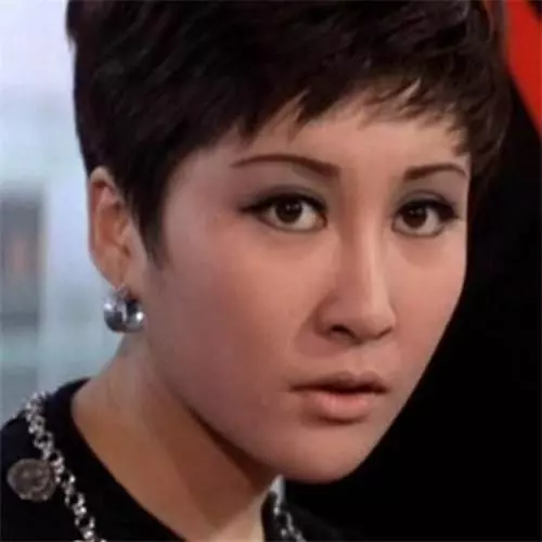 李小龍死在她床上,向華強心甘情願養她40年,如今和向太情如姐妹 !