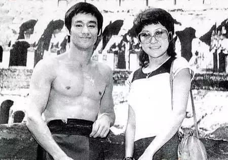 李小龍死在她床上,向華強心甘情願養她40年,如今和向太情如姐妹 !