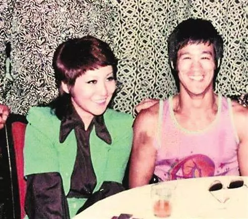 李小龍死在她床上,向華強心甘情願養她40年,如今和向太情如姐妹 !