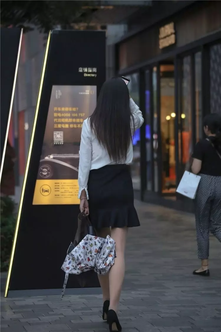 正妹OL喝茫醉倒家門口...房東弟爽拿備用鑰匙「扛進房%%」!男友人破門...場面不忍直視