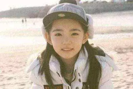 天使臉韓國女孩擁有30萬的粉絲,經紀公司本打算等她十年,看到媽媽改變主意不等了~
