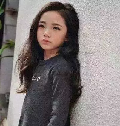 天使臉韓國女孩擁有30萬的粉絲,經紀公司本打算等她十年,看到媽媽改變主意不等了~