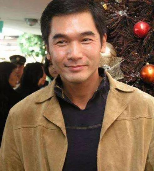 方中信50歲老婆曝光,原來是我們熟悉的她,網友:可惜了男神!