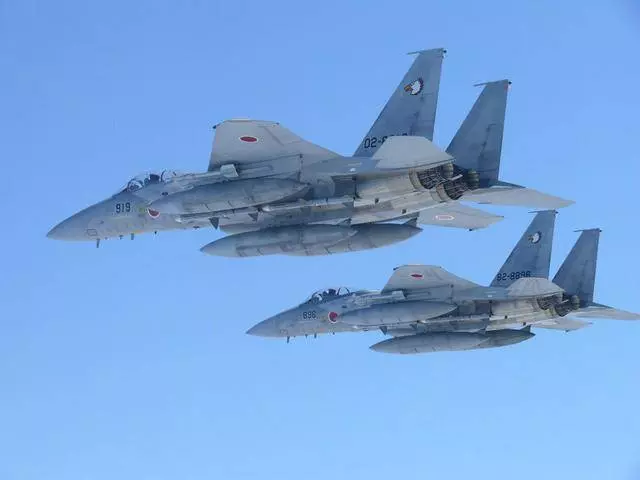 4架轟6K打頭陣,大批戰機飛越宮古海峽