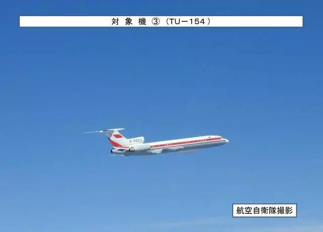 4架轟6K打頭陣,大批戰機飛越宮古海峽