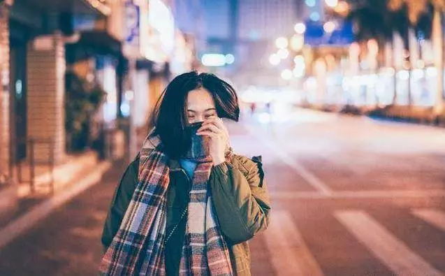 別傻傻為不值得的人付出,浪費了精力,降低了尊嚴