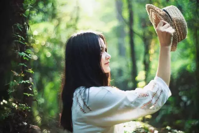 別傻傻為不值得的人付出,浪費了精力,降低了尊嚴