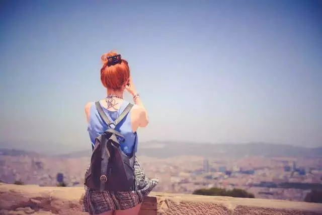 別傻傻為不值得的人付出,浪費了精力,降低了尊嚴
