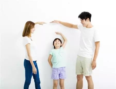 7歲韓國女孩被稱天使臉,擁有30萬的粉絲,經紀公司願意等她十年,看到媽媽側臉果斷不等了