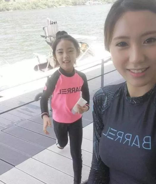 7歲韓國女孩被稱天使臉,擁有30萬的粉絲,經紀公司願意等她十年,看到媽媽側臉果斷不等了