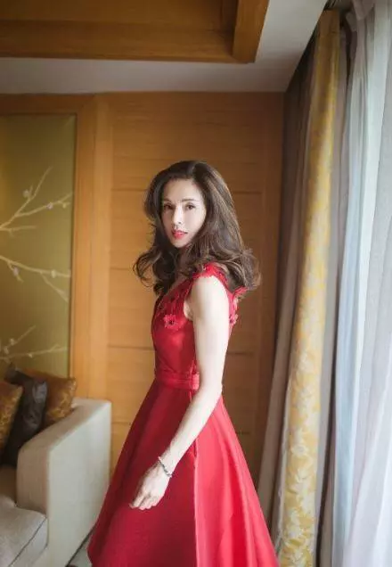 52歲最美小龍女,身材超好,李若彤自揭「一週要7次」!