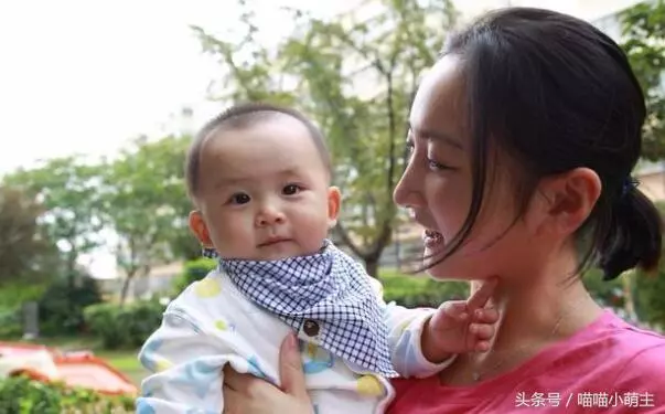 我不孕,老公聽婆婆的話跟我離婚,三年後再見面,彼此都愣住了
