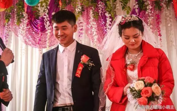 老婆去世後,我帶兒子回老家,他叫了聲媽媽,過去一看我愣住了