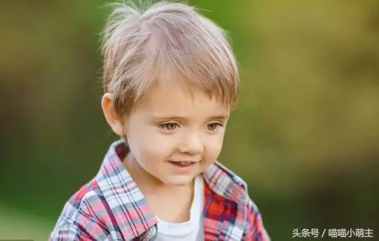 老婆去世後,我帶兒子回老家,他叫了聲媽媽,過去一看我愣住了