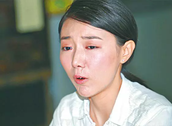 TVB前花旦因「搞斷背+艷照門」遭雪藏, 離巢後嫁入豪門, 如今的她懷孕發胖10KG,從少女變少奶奶!
