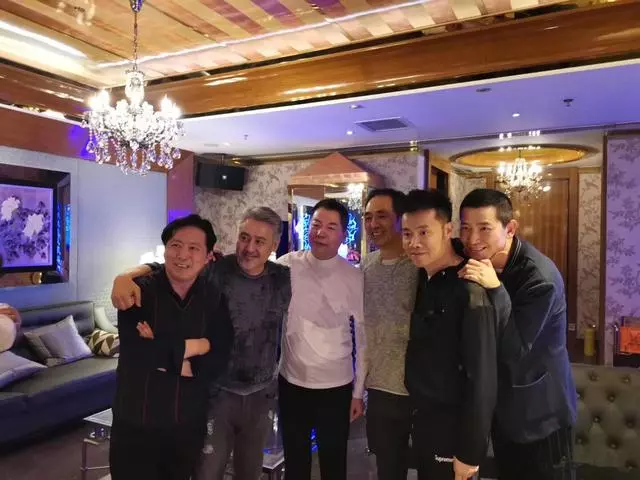 吳秀波近照曝光!身材發福頭髮灰白,雅痞大叔已變慈祥爺爺!