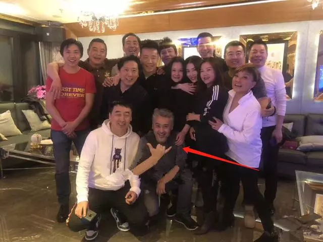吳秀波近照曝光!身材發福頭髮灰白,雅痞大叔已變慈祥爺爺!