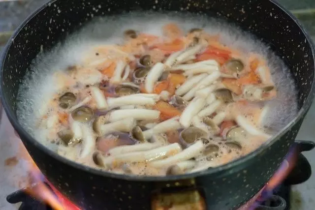 一碗湯裡5種食材,十分鐘就煮好,簡單省事又營養,增強抵抗力還減肥!