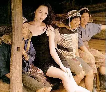 她也玩完了!一連被爆4個男友,原來都是假清純!可惜他卻愛上了渣男