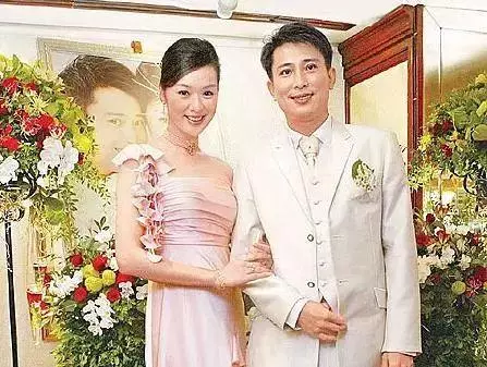 她也玩完了!一連被爆4個男友,原來都是假清純!可惜他卻愛上了渣男