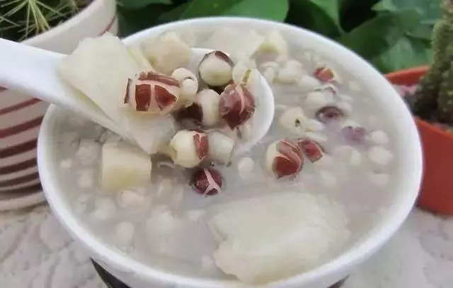 老人說「一兩茯苓一兩金」,春季茯苓好處多,但這3種做法,很多人都不知道