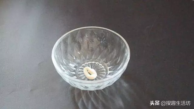 風油精加牙膏混合,作用太棒了,一年能省下不少錢,越早知道越好